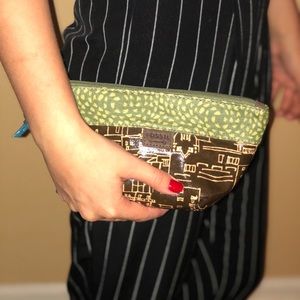 Fossil Clutch